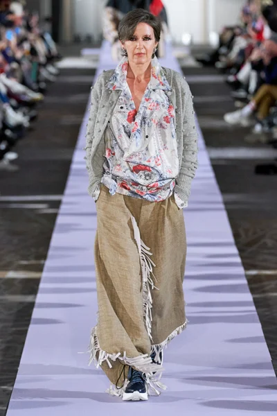 Look 19